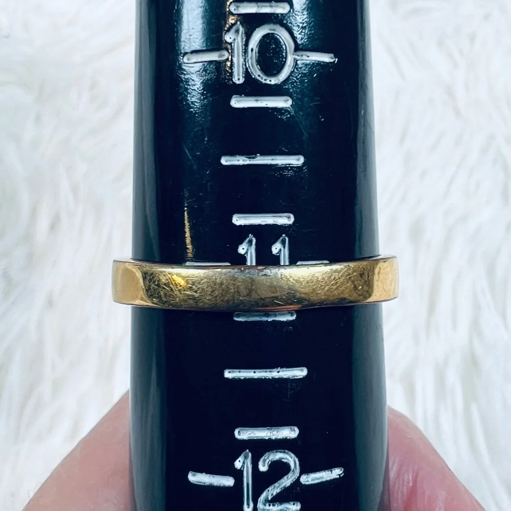 Goldtone, bling size 11 1/4 band costume ring